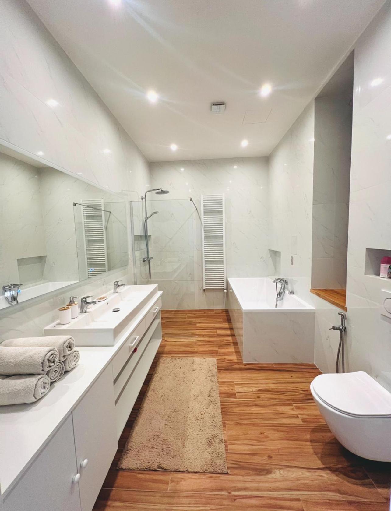 Wenceslas Square Apartment 150 M2 Praag Buitenkant foto