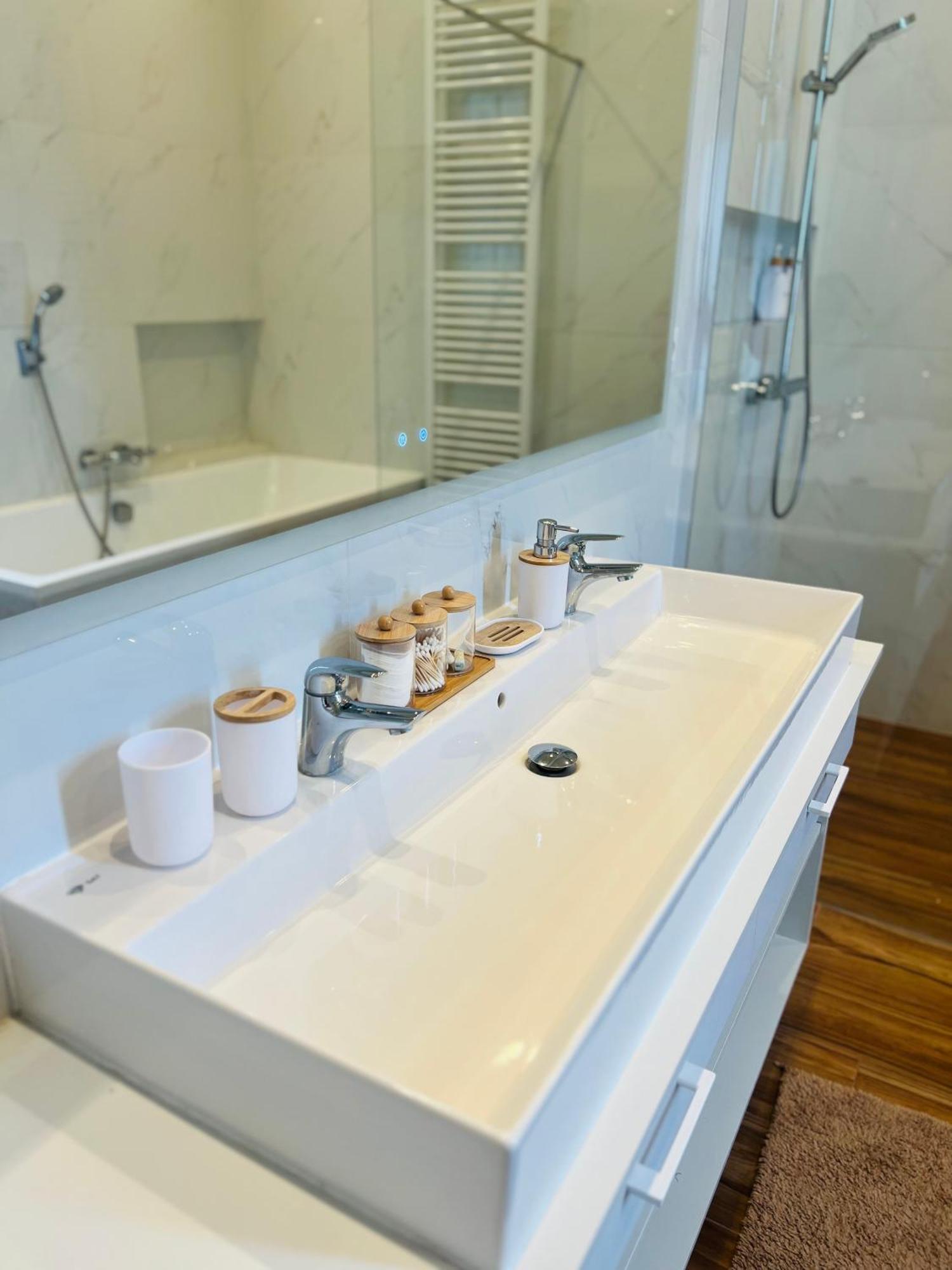 Wenceslas Square Apartment 150 M2 Praag Buitenkant foto